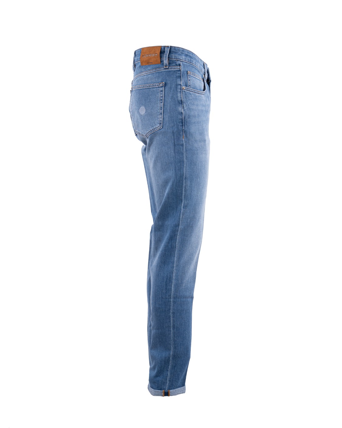 shop DON THE FULLER  Jeans: Don The Fuller jeans "Wilson".
Regular fit.
Lavaggio blu chiaro.
Bottone oro, zip, orlo con risvolto, salpa scamosciata tabacco, pallino tono su tono.
Composizione: 98,5% Cotone, 1,5% Elastan.
Made in Italy.. WILSON-D number 7033049